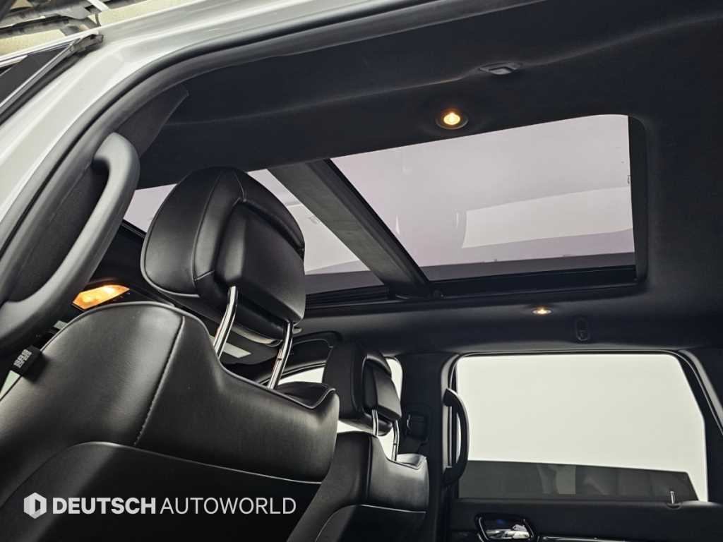 Jeep Cherokee — photo 18