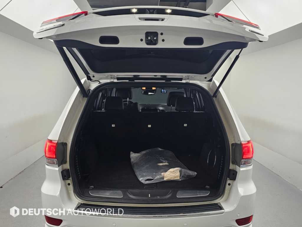 Jeep Cherokee — photo 19