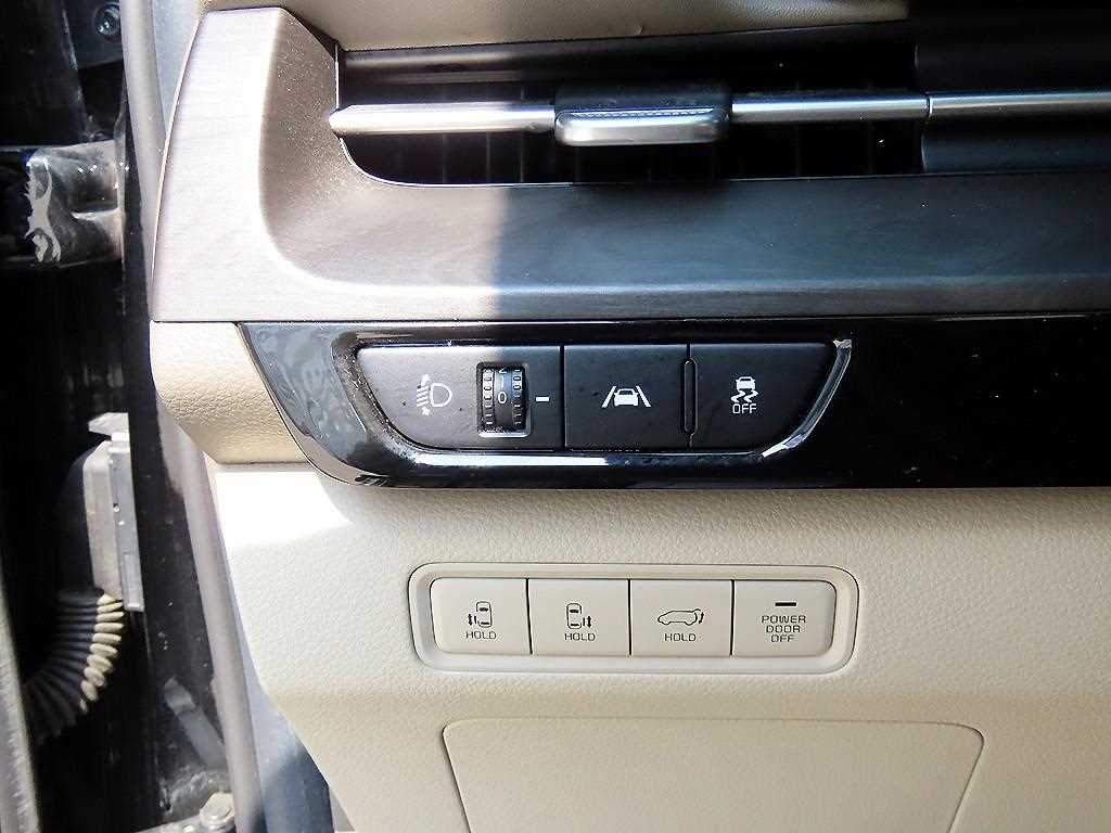 Kia Carnival — photo 12
