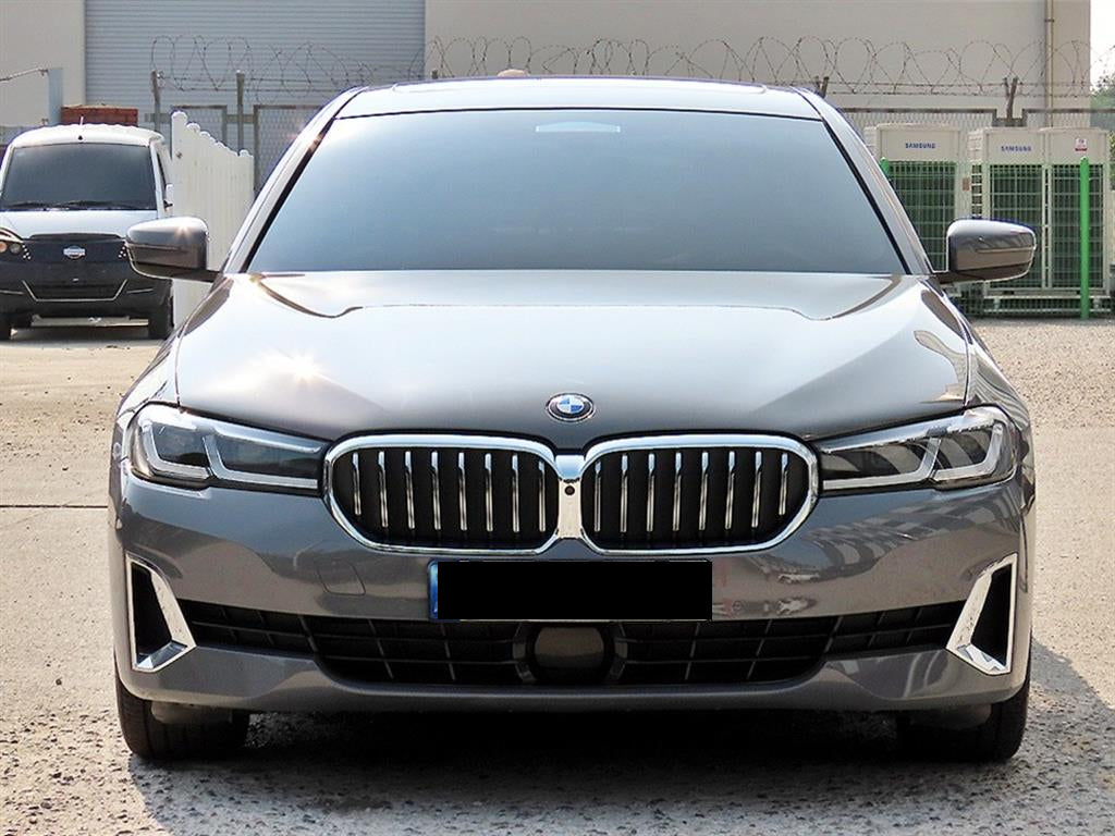 BMW 5-Series — photo 01