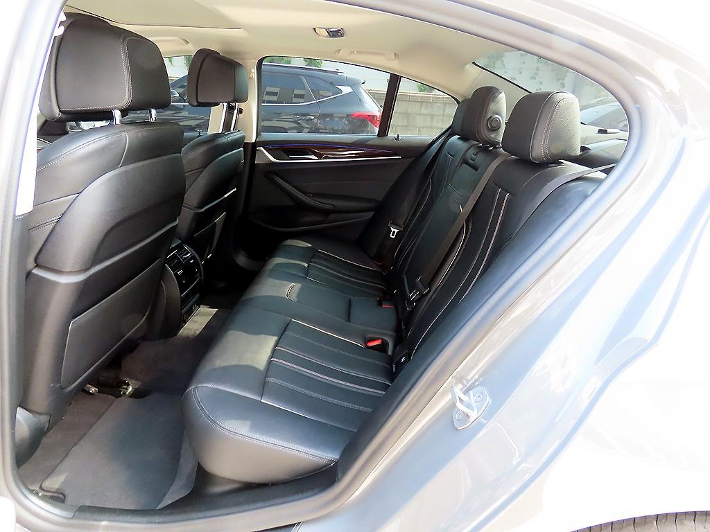 BMW 5-Series — photo 06