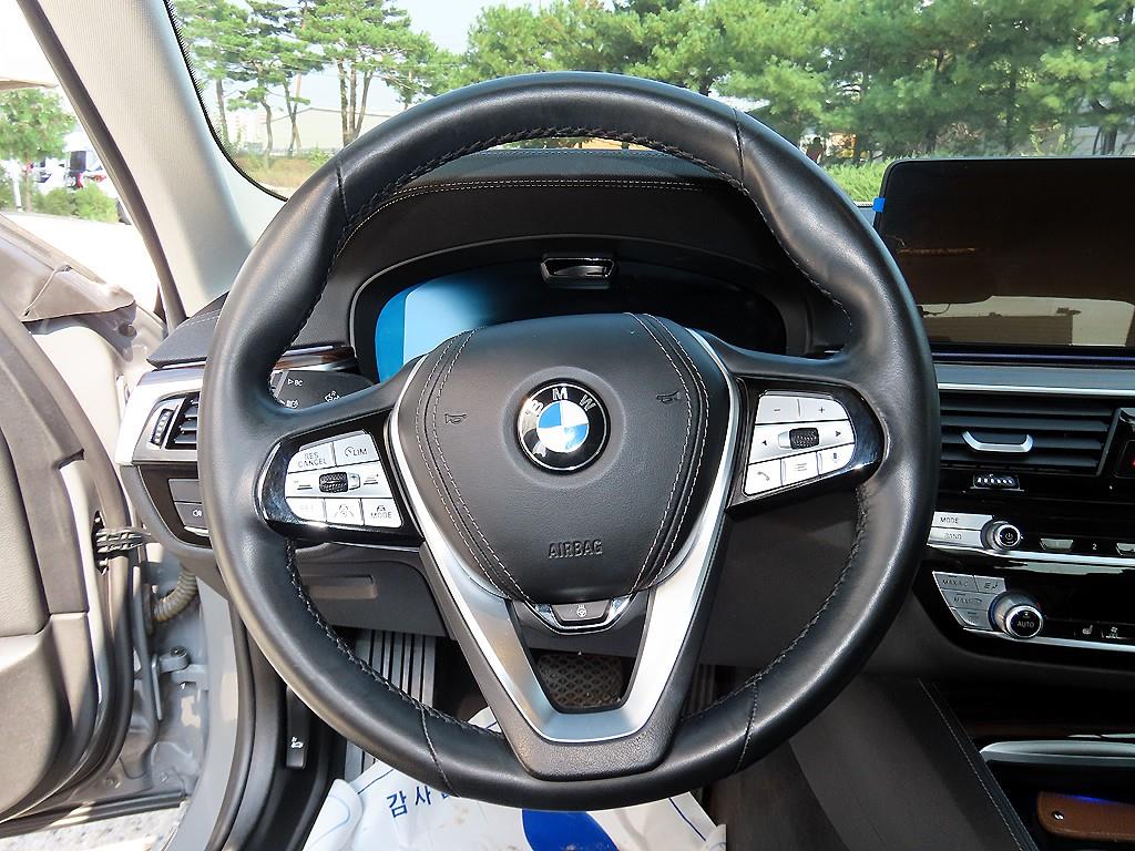 BMW 5-Series — photo 08