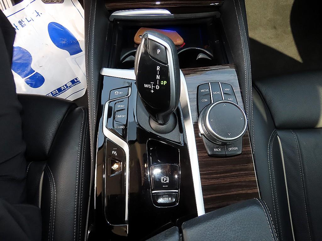 BMW 5-Series — photo 09
