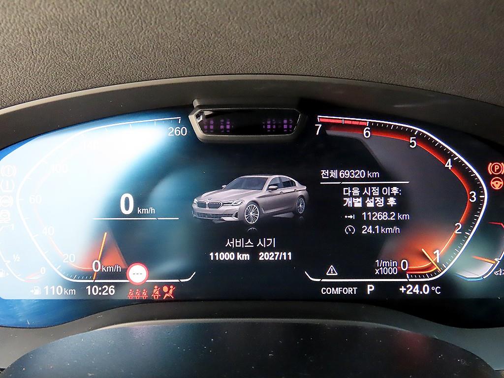 BMW 5-Series — photo 10