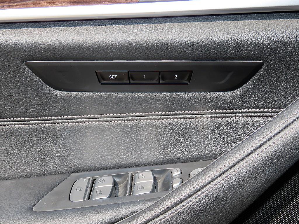 BMW 5-Series — photo 11