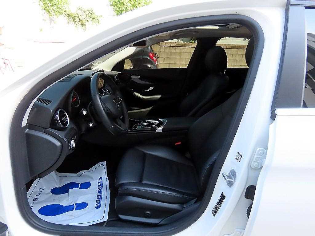 Mercedes-Benz C-Class — photo 05