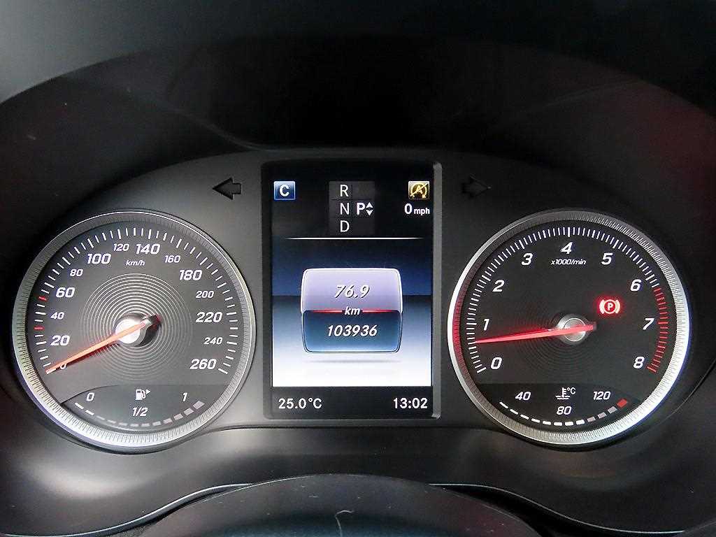 Mercedes-Benz C-Class — photo 09
