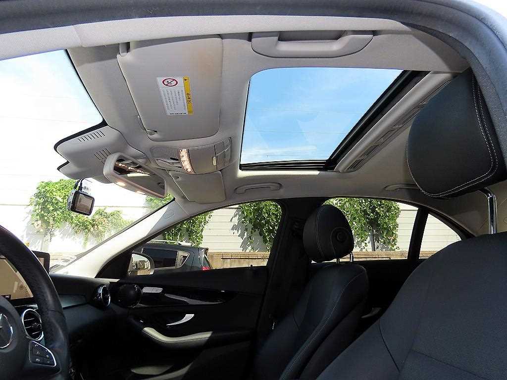 Mercedes-Benz C-Class — photo 16