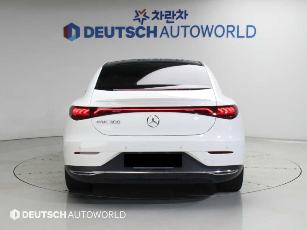 Mercedes-Benz EQE — photo 04