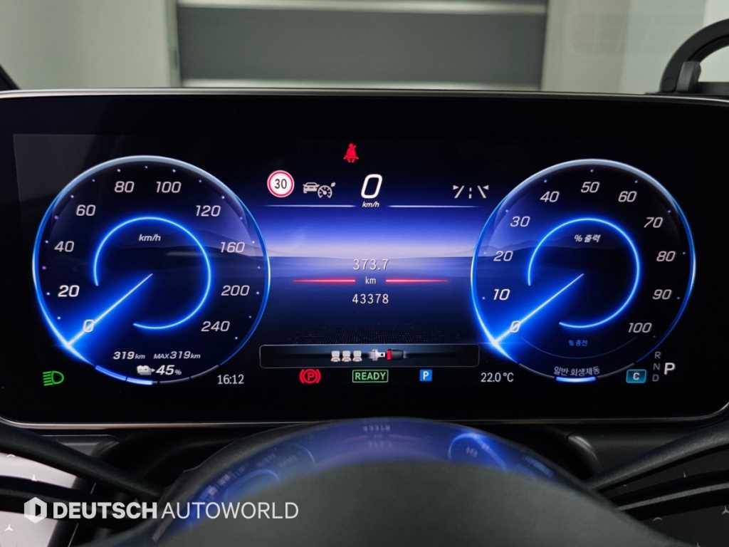 Mercedes-Benz EQE — photo 08