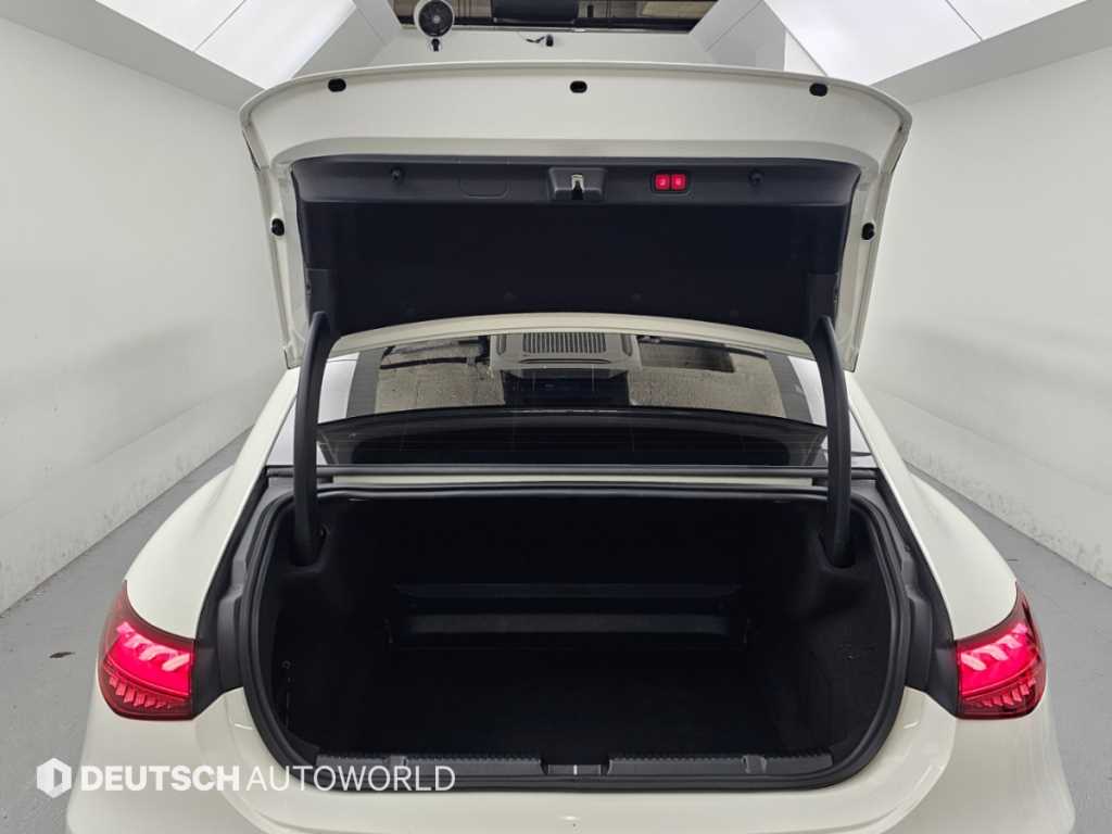 Mercedes-Benz EQE — photo 19