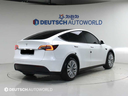 Tesla Model Y — photo 02