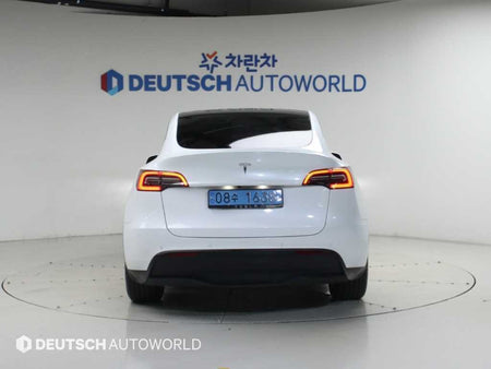 Tesla Model Y — photo 04