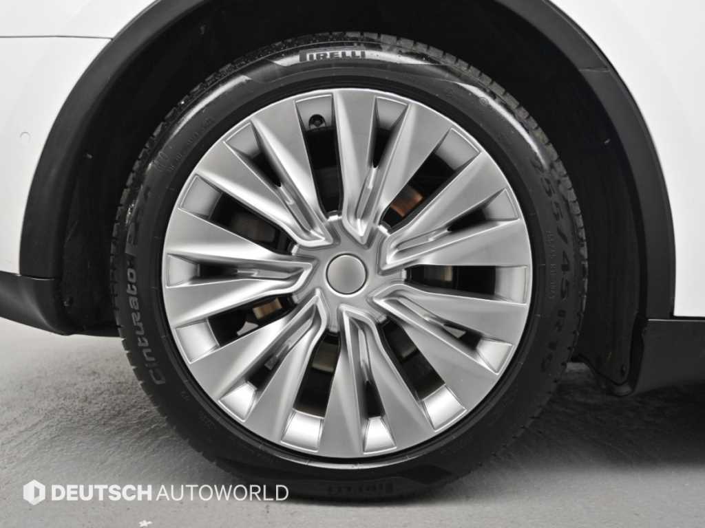Tesla Model Y — photo 05