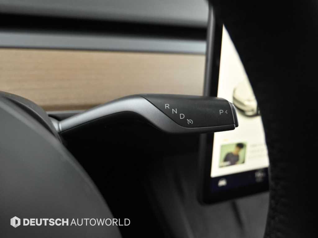 Tesla Model Y — photo 09