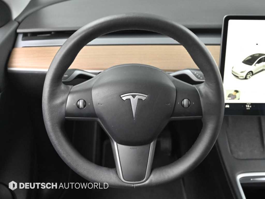 Tesla Model Y — photo 13
