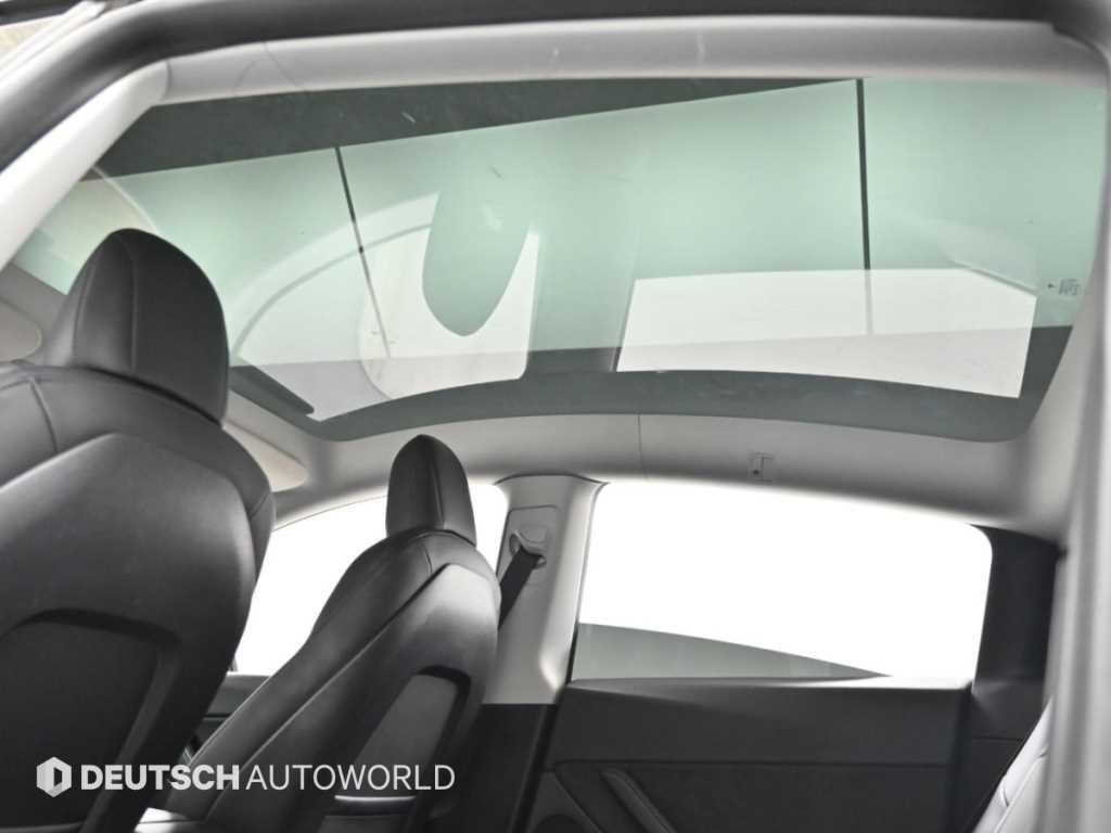 Tesla Model Y — photo 18