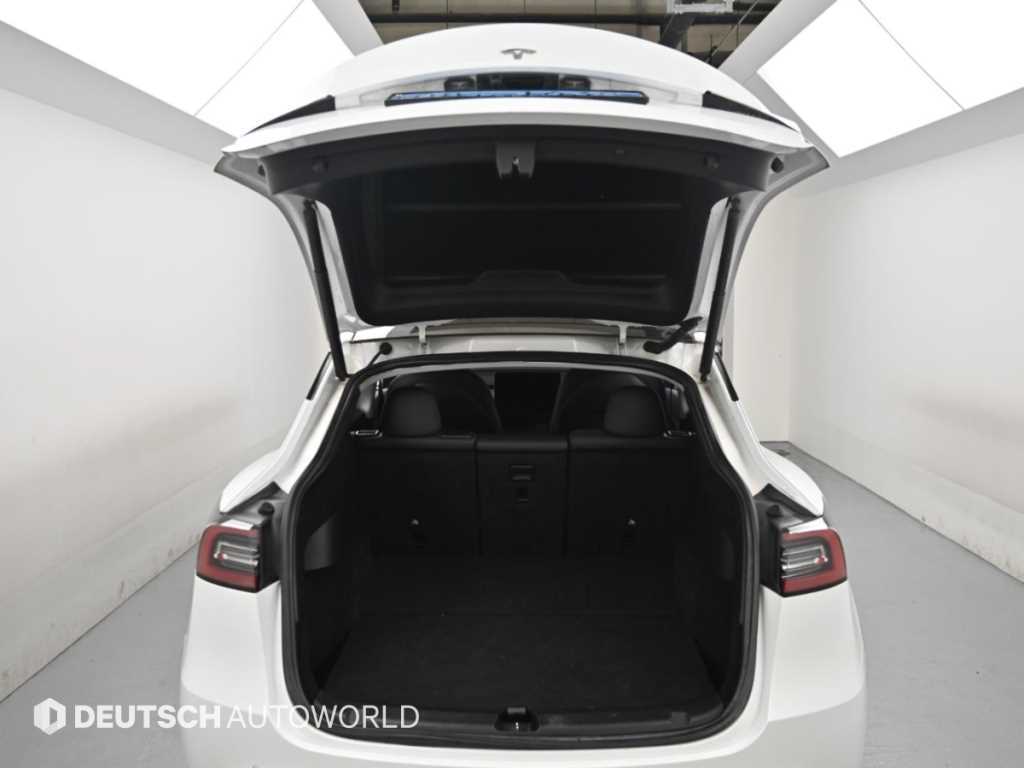 Tesla Model Y — photo 19