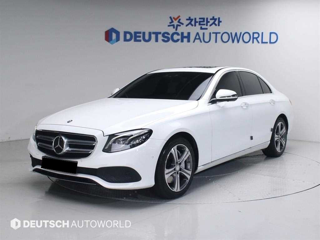 Mercedes-Benz E-Class — photo 01