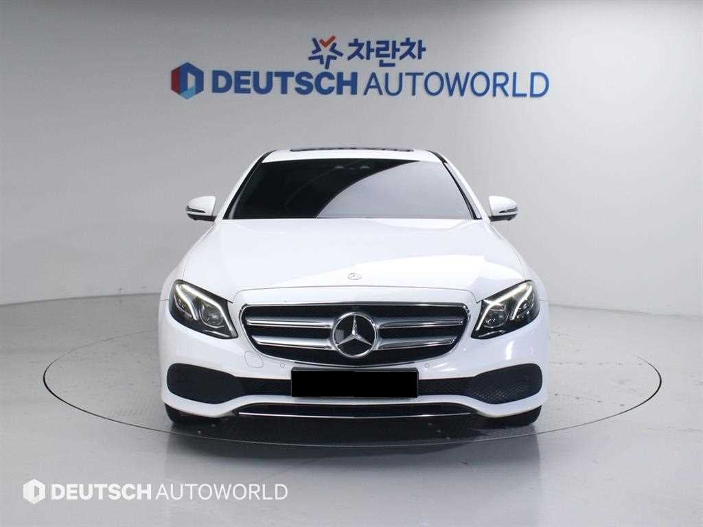 Mercedes-Benz E-Class — photo 03