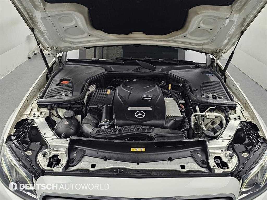 Mercedes-Benz E-Class — photo 06