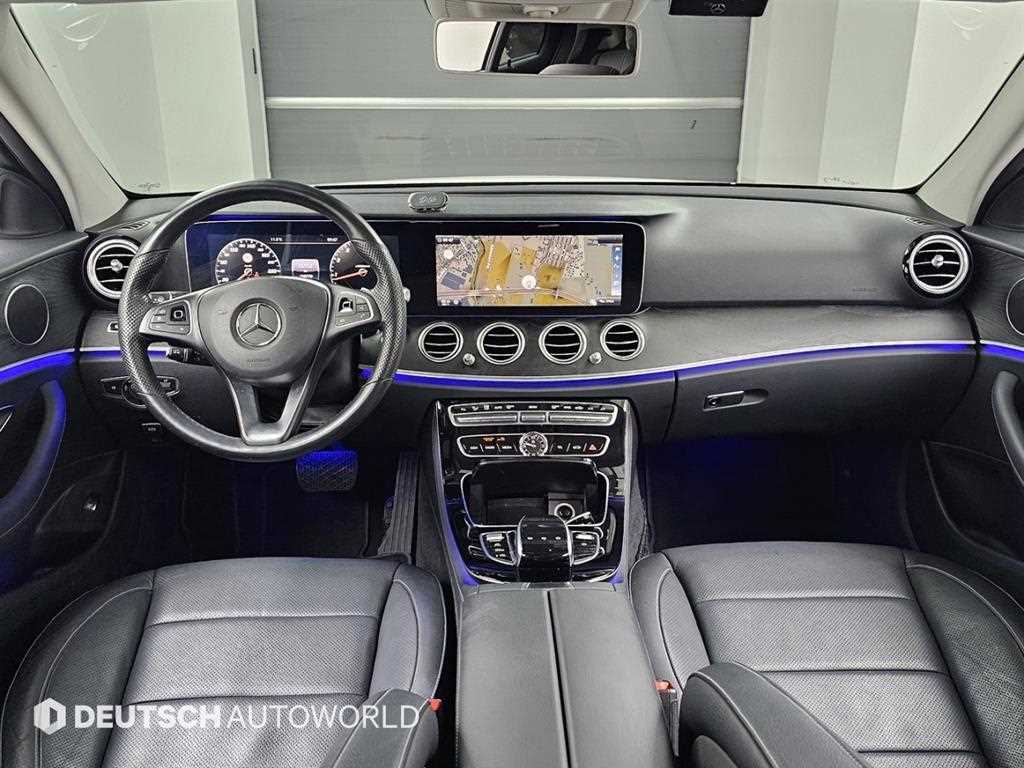 Mercedes-Benz E-Class — photo 07
