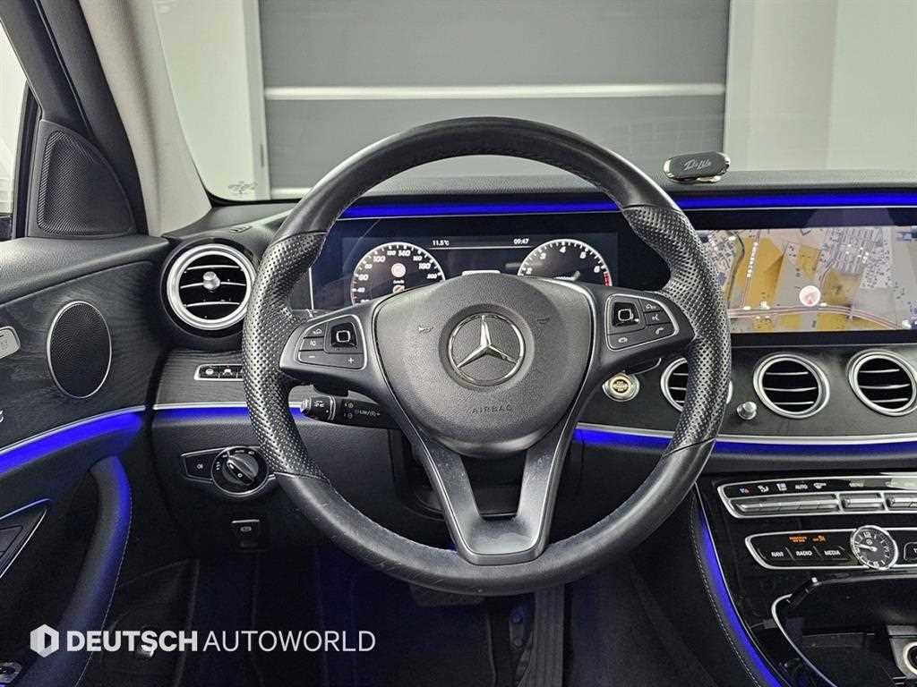 Mercedes-Benz E-Class — photo 13