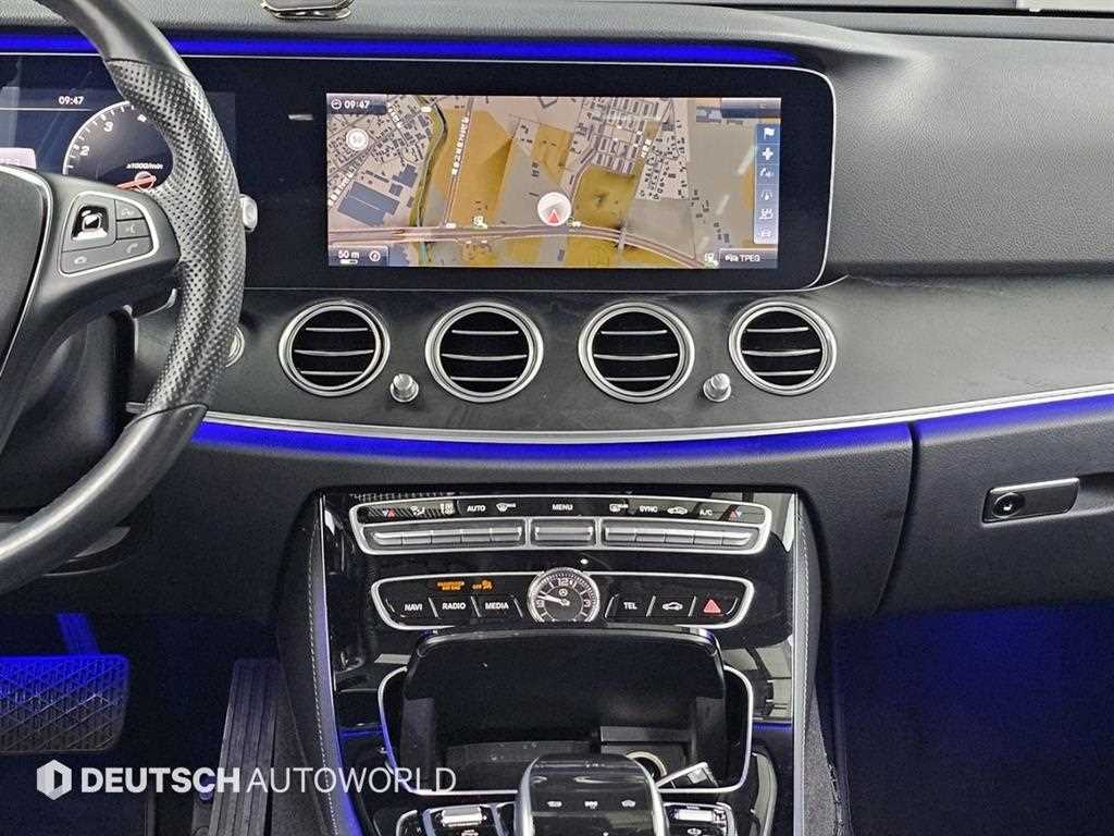 Mercedes-Benz E-Class — photo 14