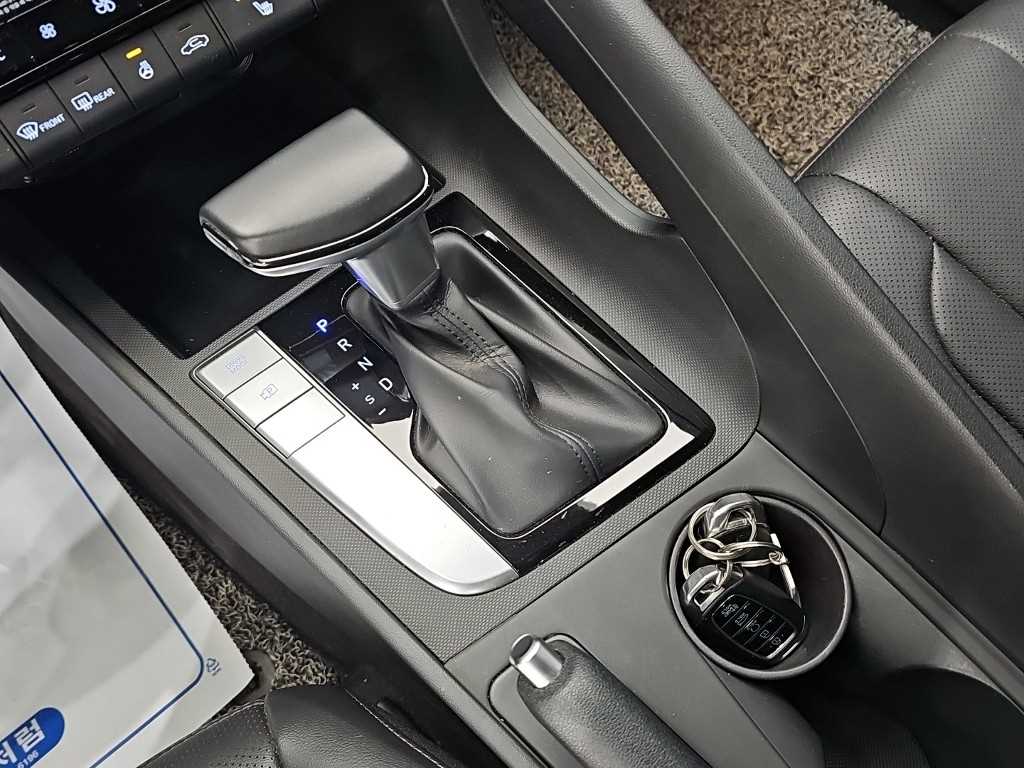 Hyundai Avante — photo 08