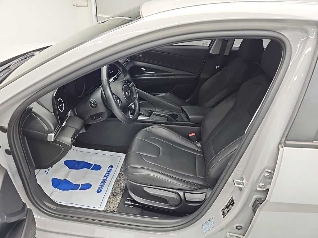 Hyundai Avante — photo 11