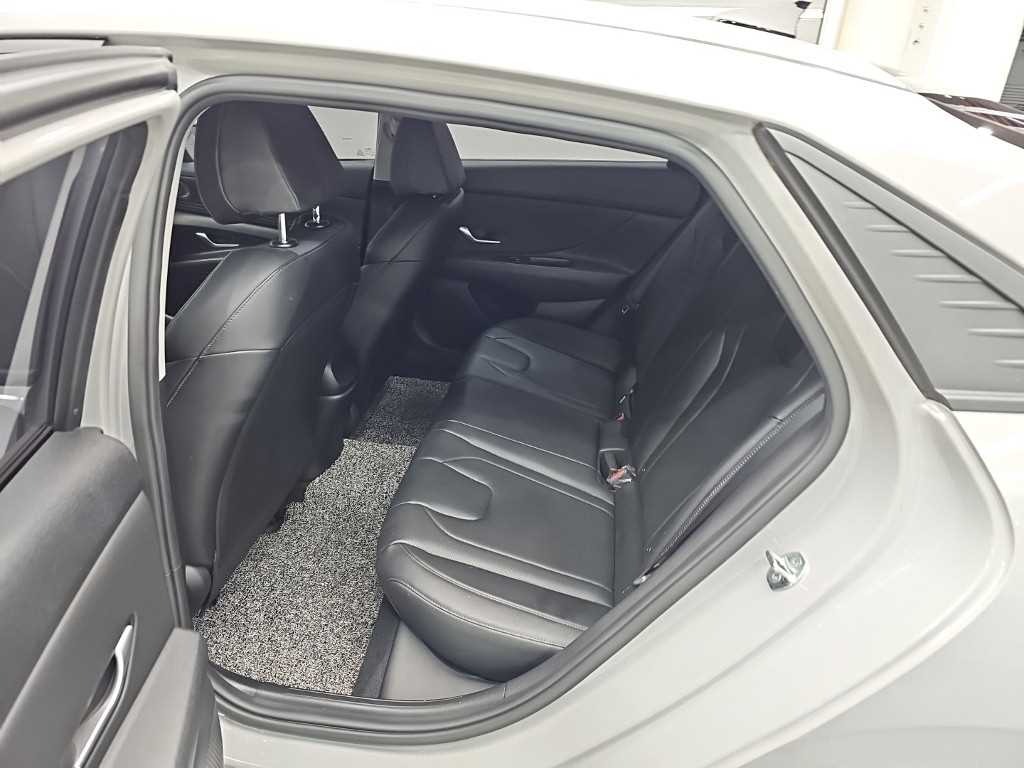 Hyundai Avante — photo 12