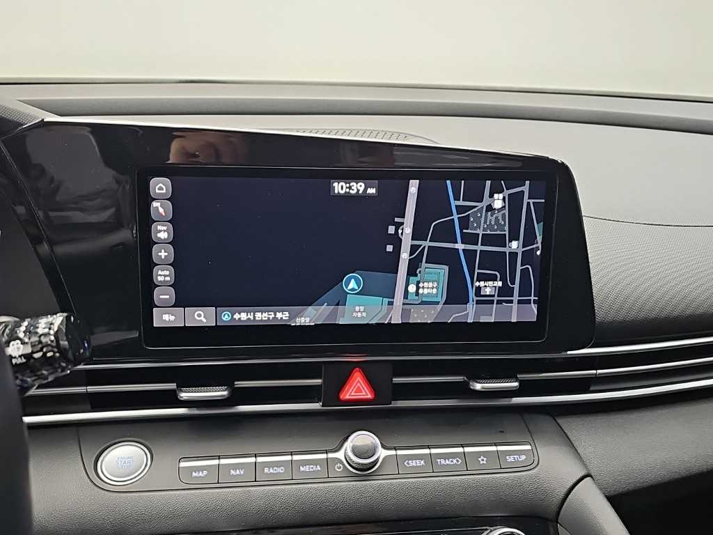 Hyundai Avante — photo 13