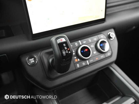 Land Rover Defender — photo 10