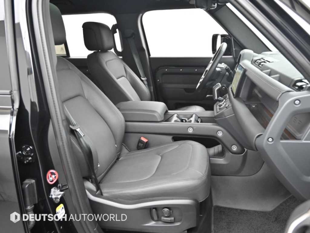 Land Rover Defender — photo 11