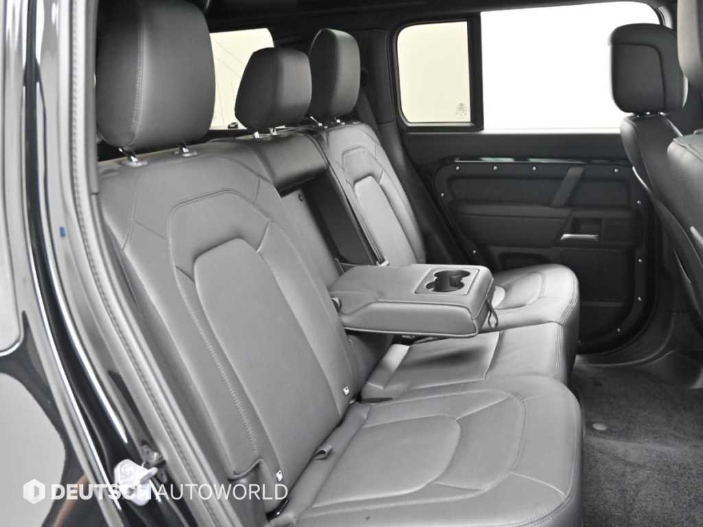 Land Rover Defender — photo 13