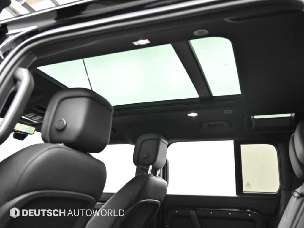 Land Rover Defender — photo 18