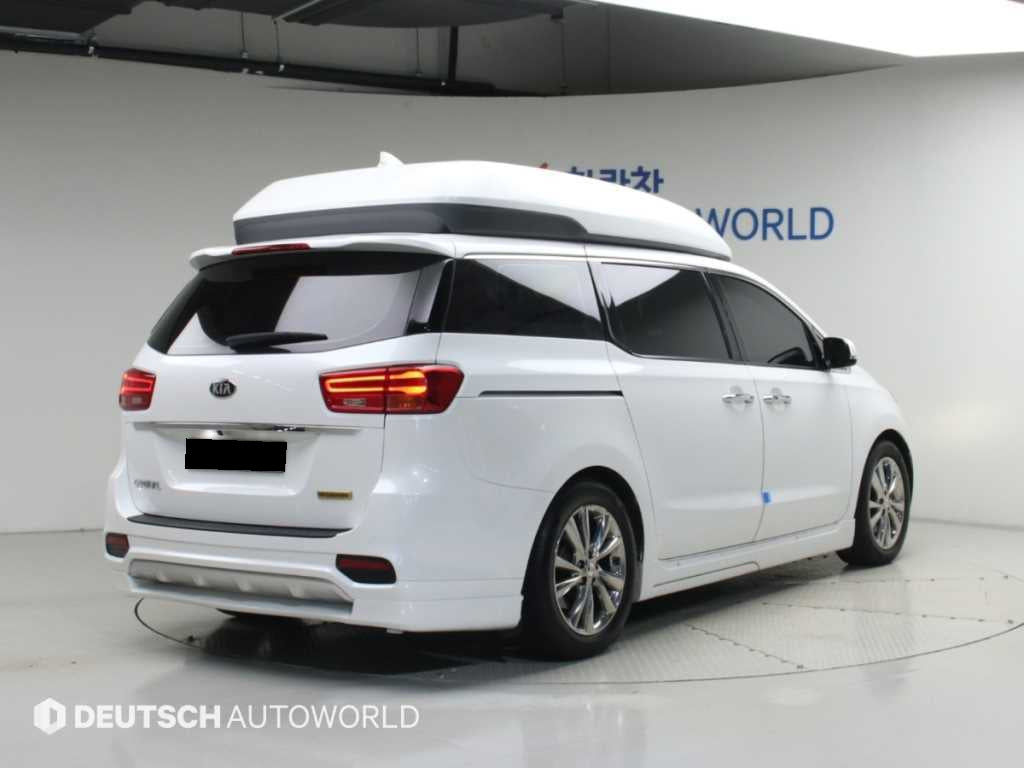 Kia Carnival — photo 02