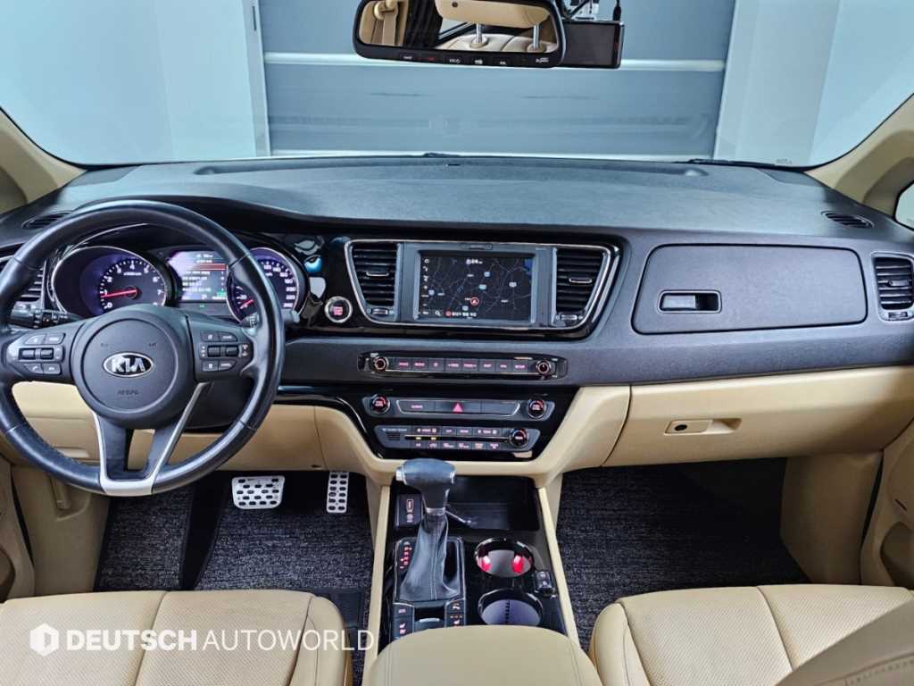 Kia Carnival — photo 07
