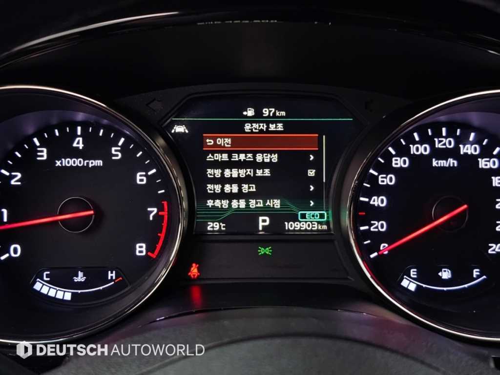 Kia Carnival — photo 08