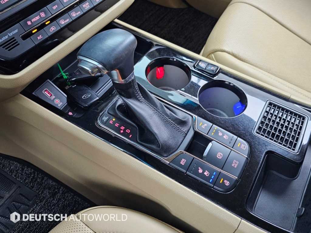 Kia Carnival — photo 09