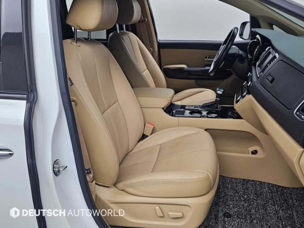 Kia Carnival — photo 10