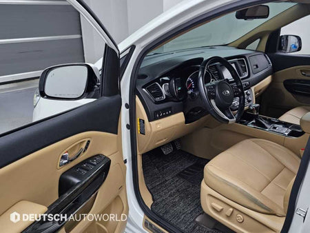 Kia Carnival — photo 11