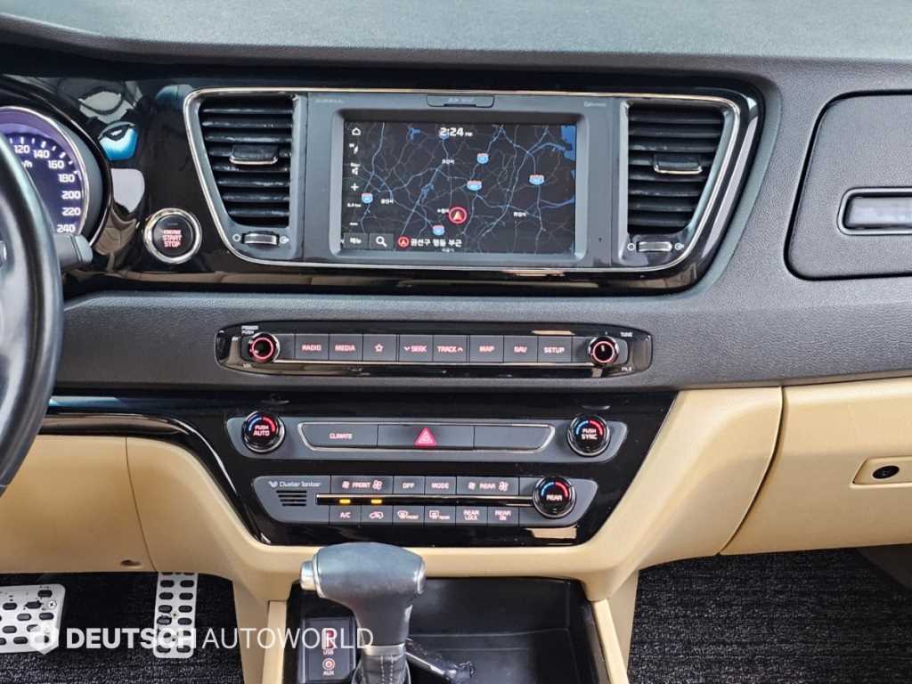 Kia Carnival — photo 14