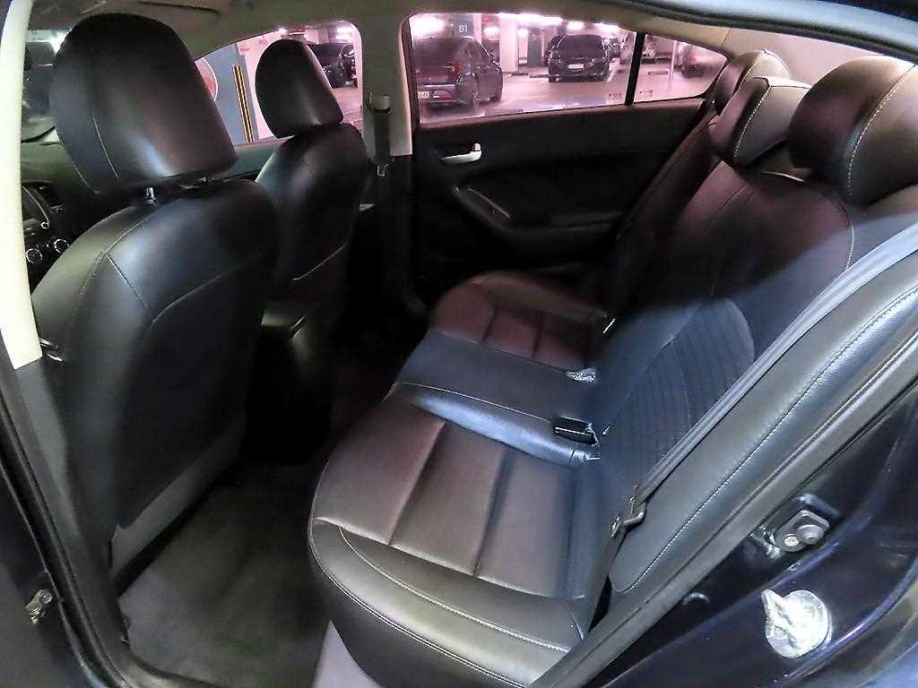 Kia K3 — photo 07