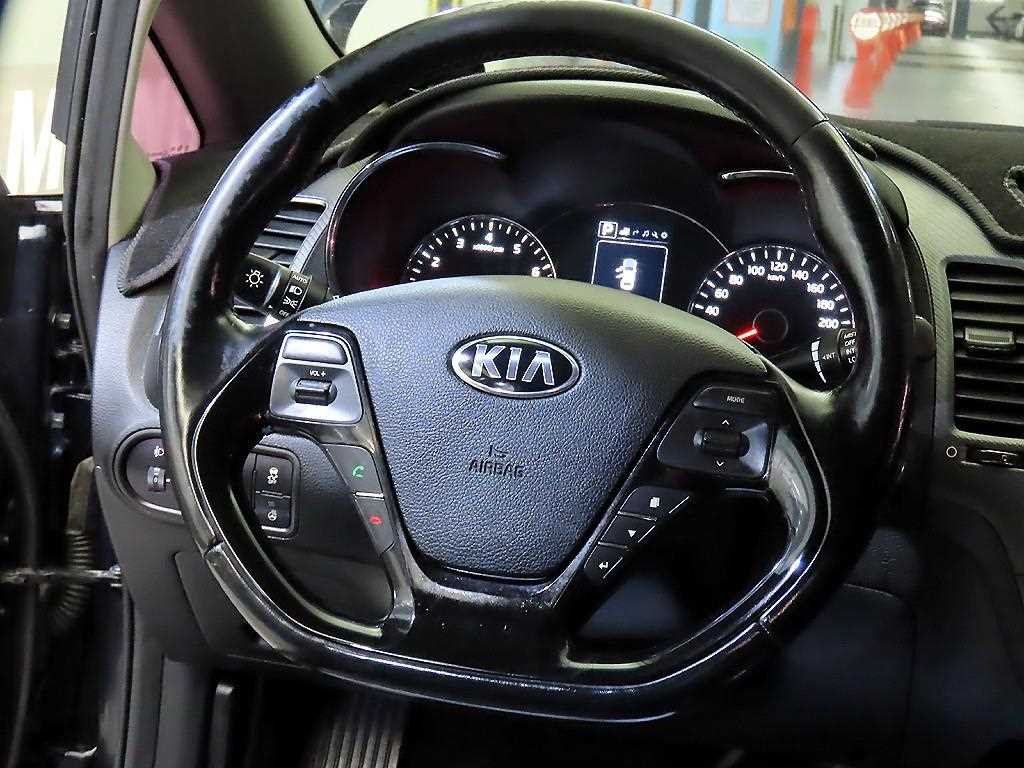 Kia K3 — photo 08