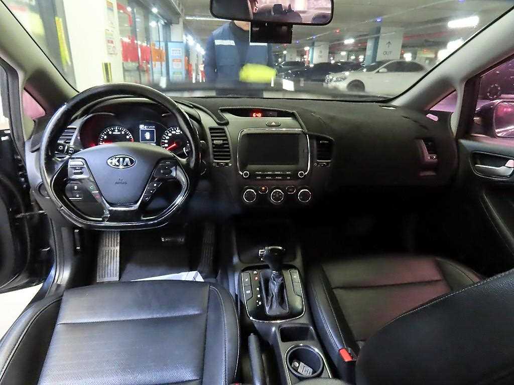 Kia K3 — photo 10
