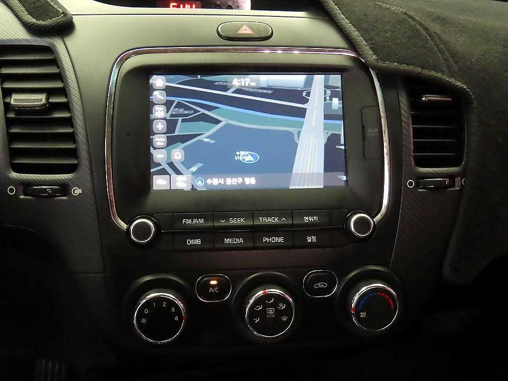 Kia K3 — photo 11