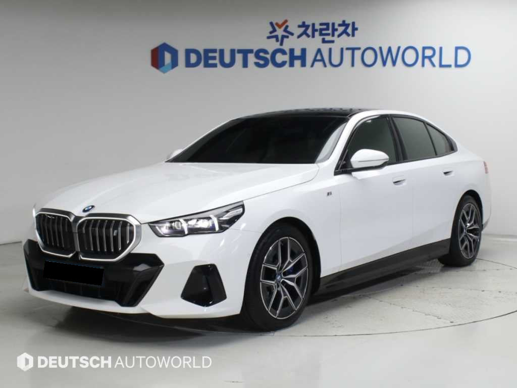 BMW i5 — photo 01