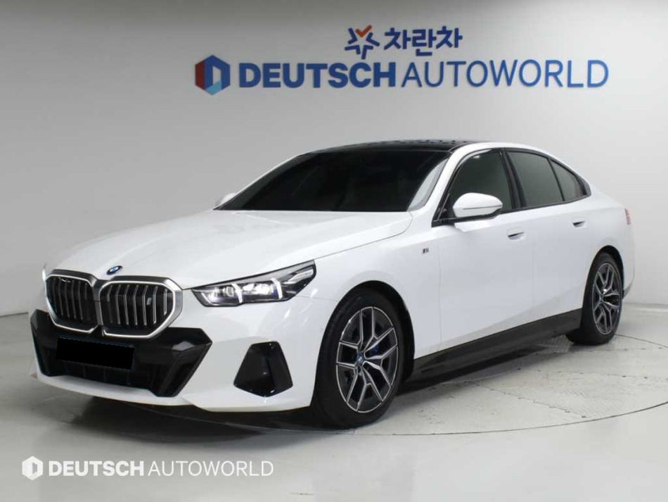 BMW i5 — photo 01