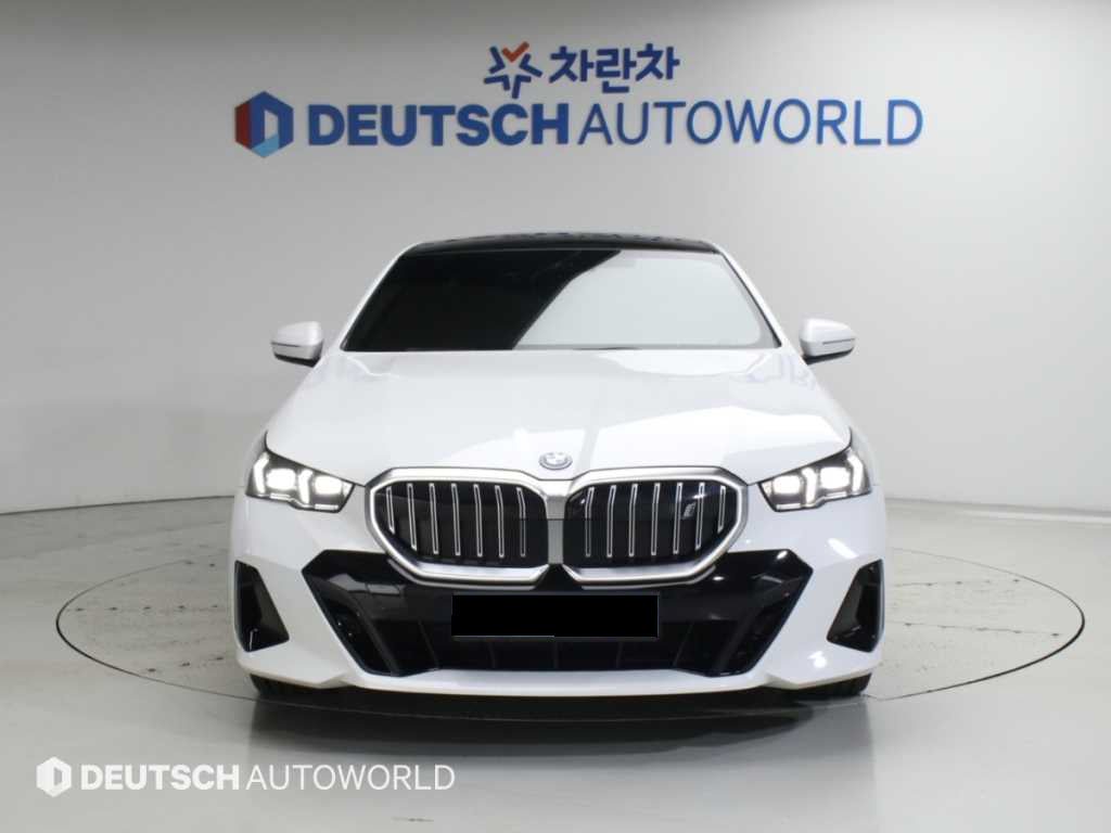 BMW i5 — photo 03